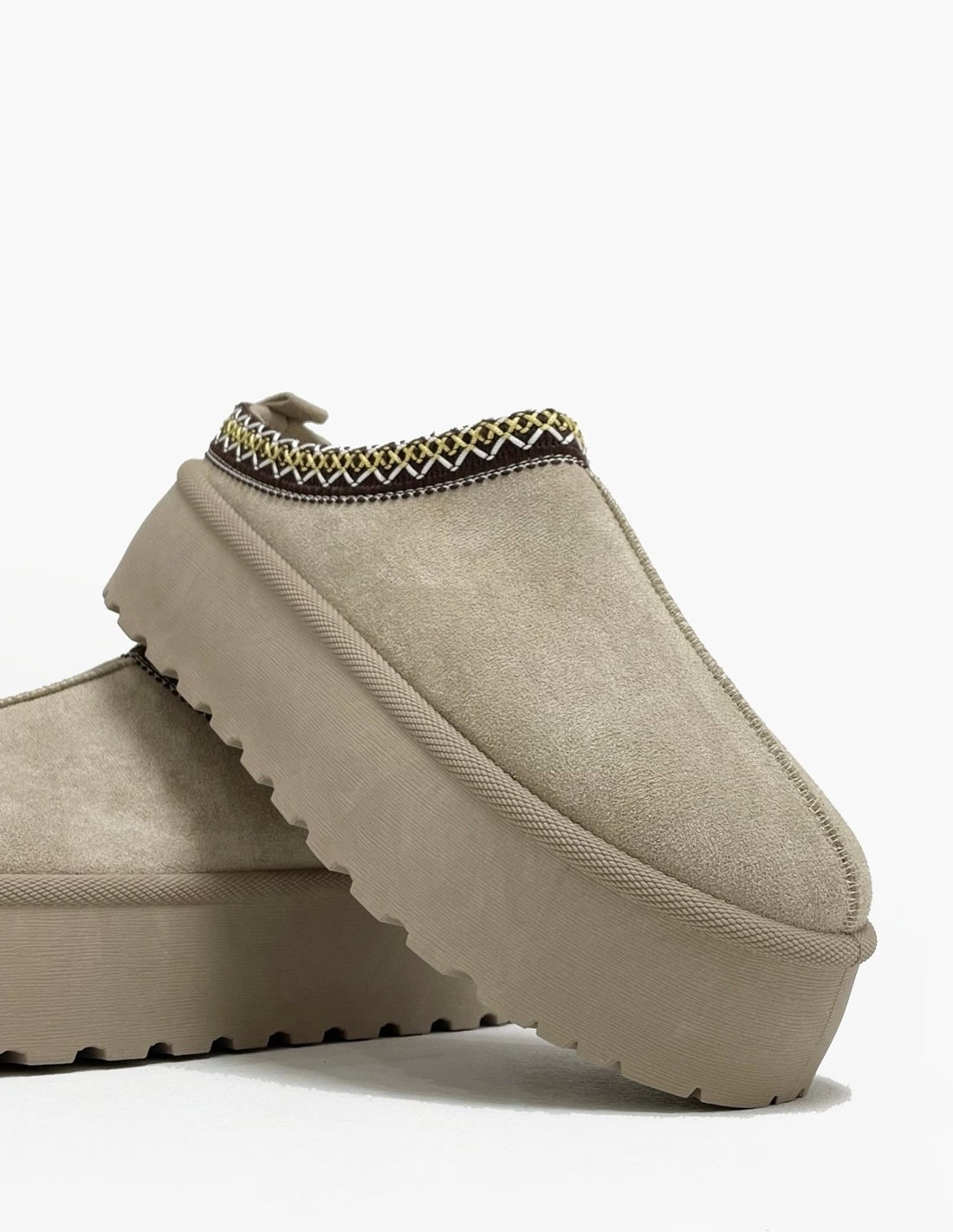Zueco Plataforma de Antelina Beige Zueco Plataforma de Antelina Beige