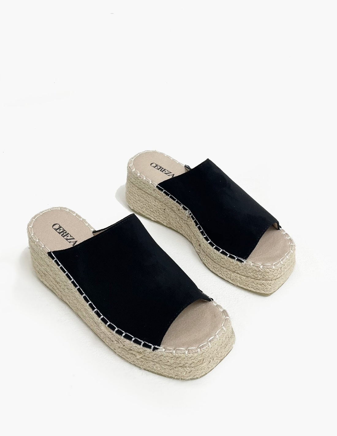 Zueco negro con plataforma de yute Zueco negro con plataforma de yute