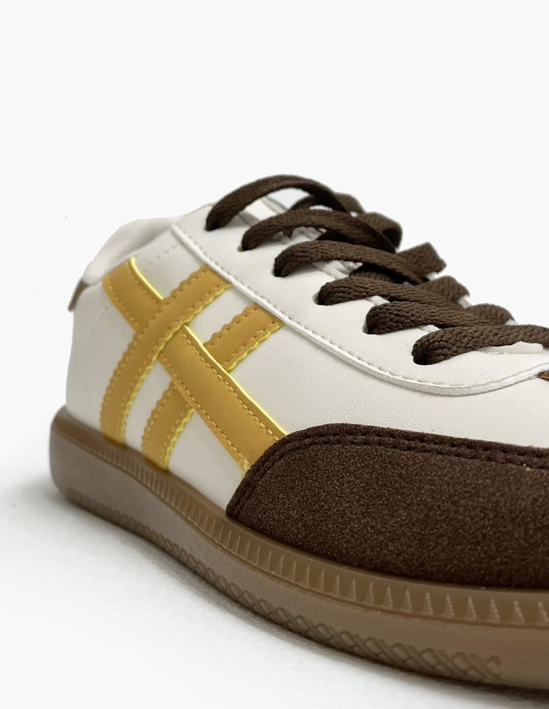 Deportivas retro marrones - Amarillo... Deportivas retro marrones - Amarillo...